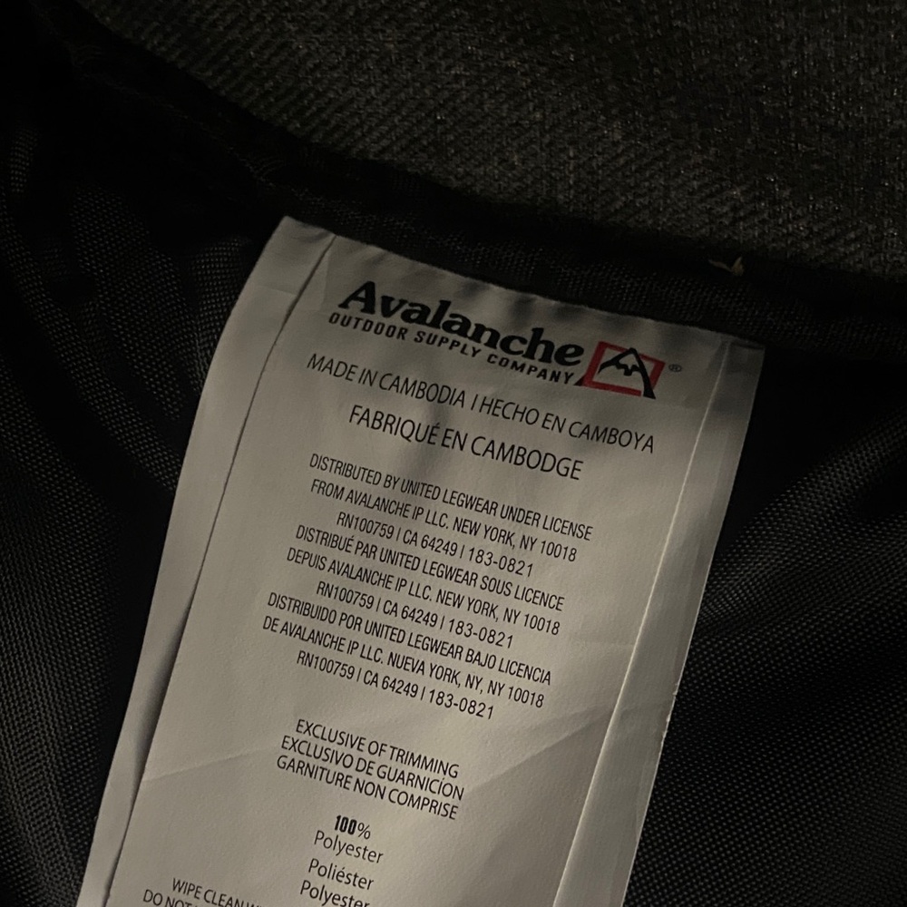 Orange and Gray Versatile Duffle Bag/Backpack - Avalanche brand. - Picture 7 of 14